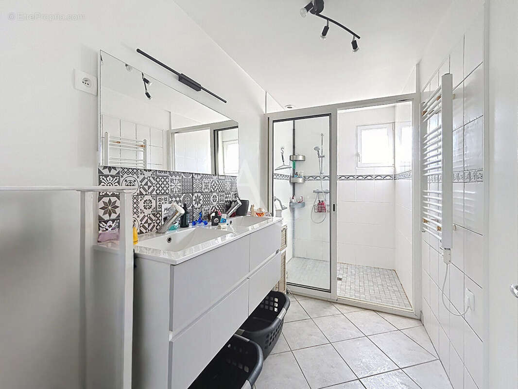 Maison à SAINT-QUENTIN-LES-ANGES