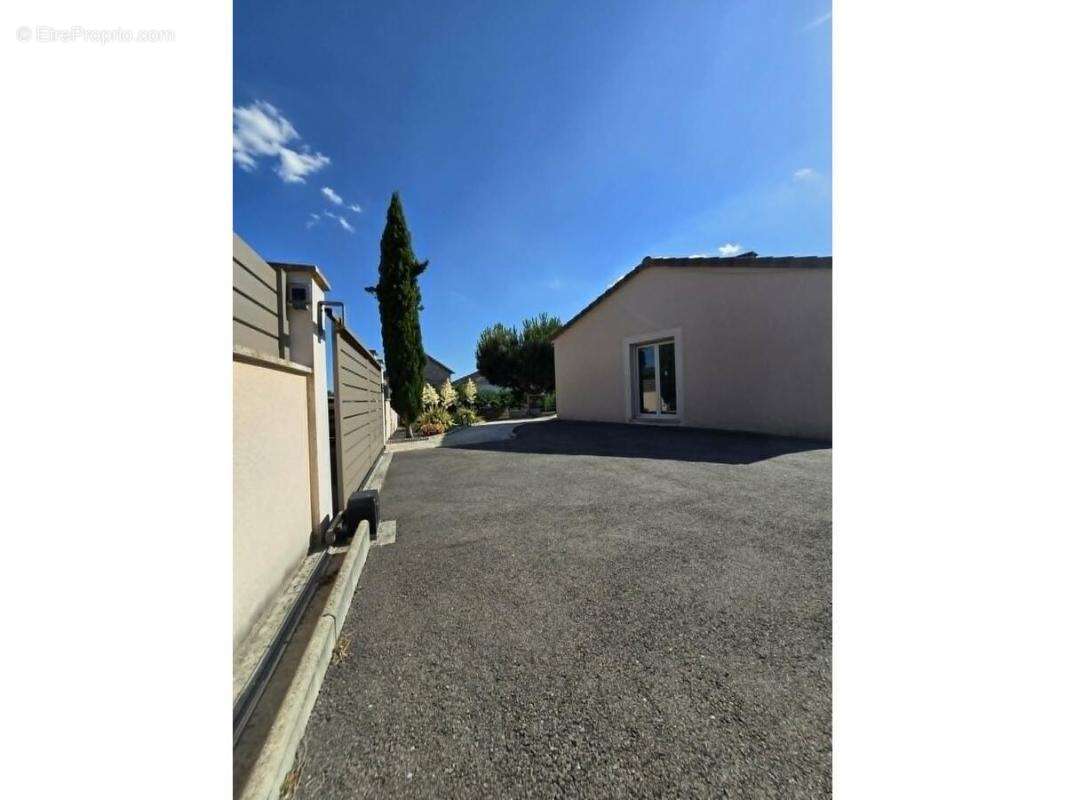 Maison à SAINT-JUST-LE-MARTEL