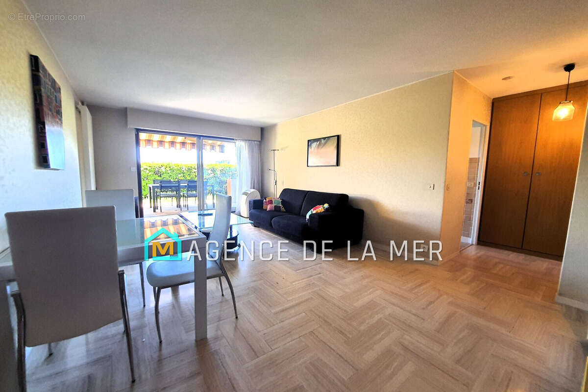 Appartement à MANDELIEU-LA-NAPOULE