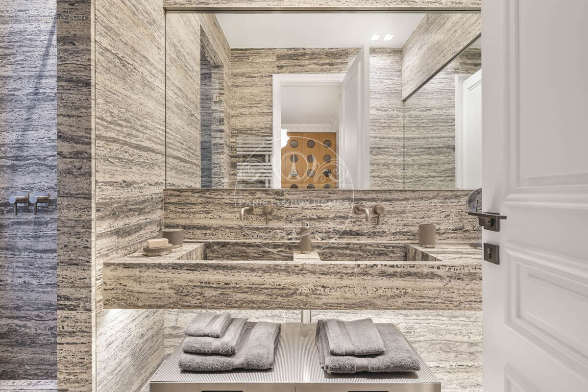 Appartement à PARIS-8E