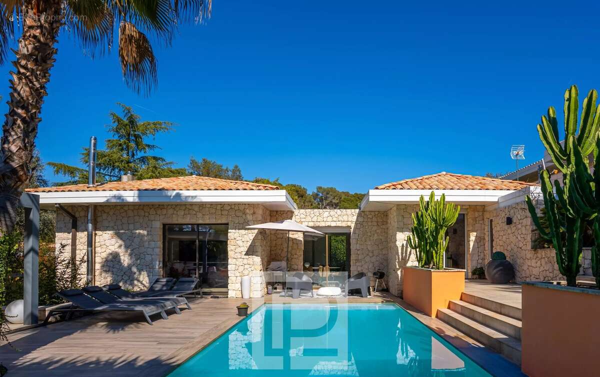 Maison à VALLAURIS