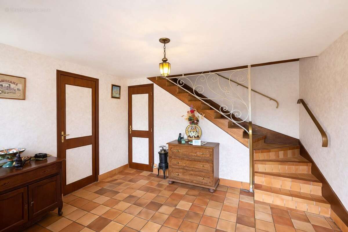 Entrée (rez-de-chaussée) - Maison à LIMOGES