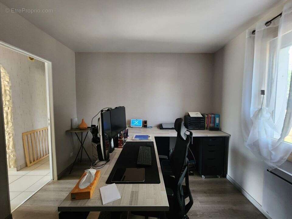 Maison familiale 4 chambres avec jardin, garage et dépendance - photo 8