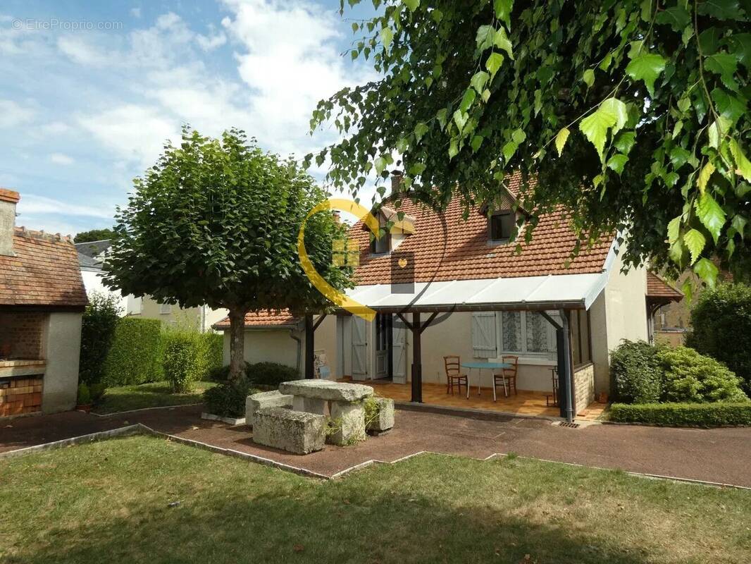 Maison à AZY