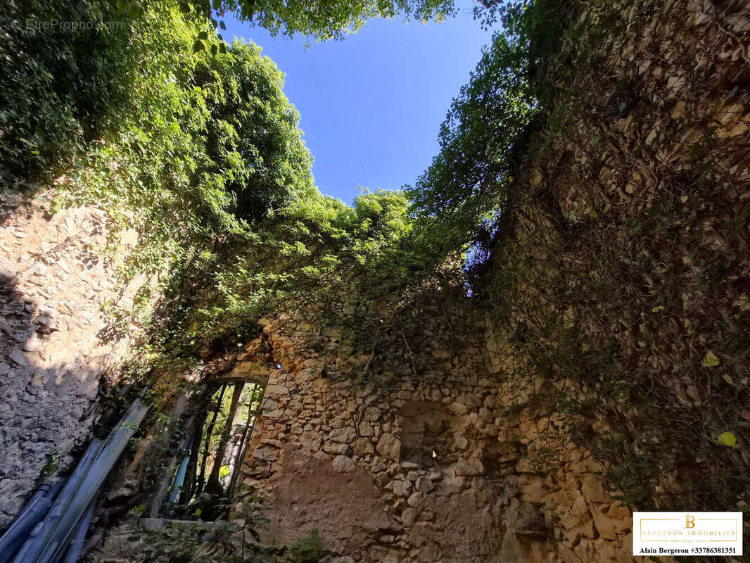 Maison à SAINT-CEZAIRE-SUR-SIAGNE