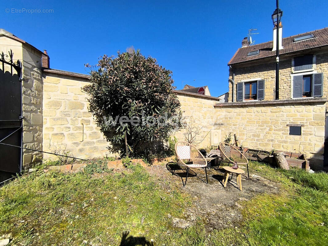 Maison à JOUY-LE-MOUTIER