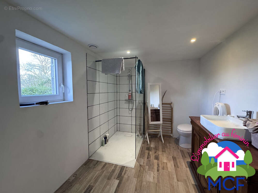 Salle d'eau suite parentale - Maison à GILLES
