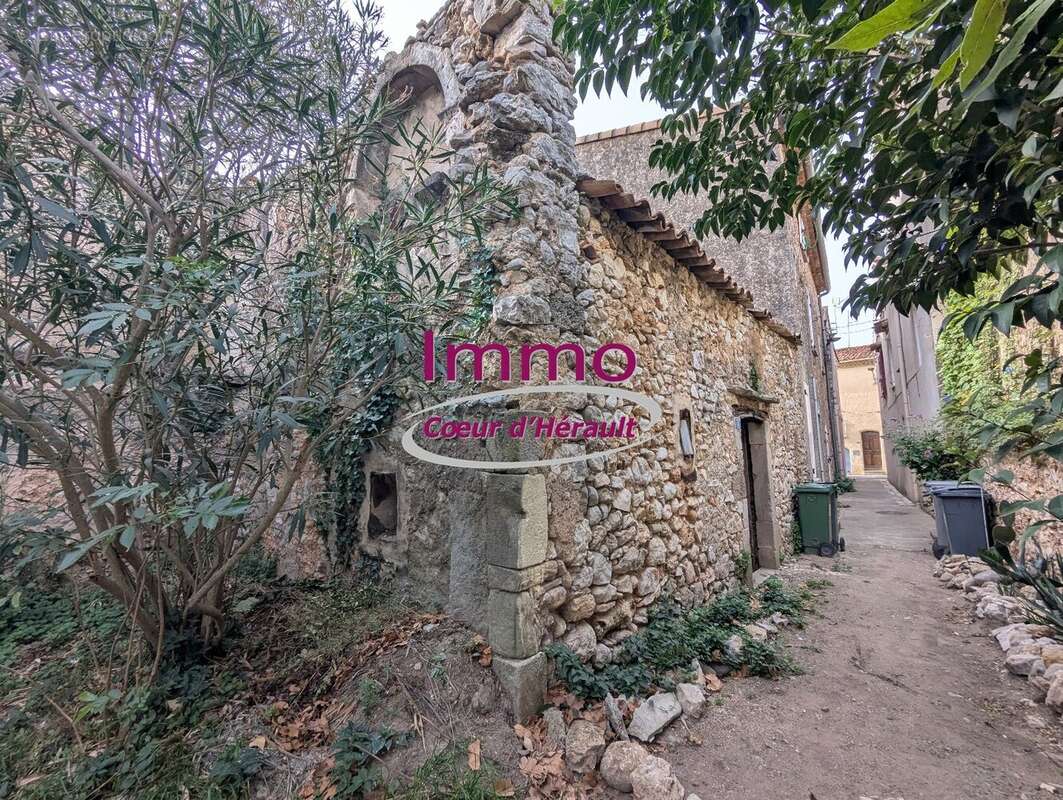 Opportunité rare à Montpeyroux : Ancien bâti en pierre à réhabiliter  19 000  - photo 2