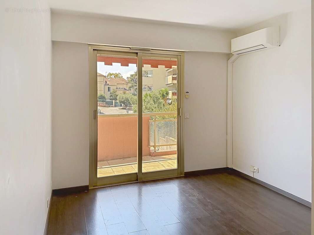 Cannes –anglais/carnot - 3 pièces 66m2 - 2 terrasses 25 m2 - parking sous-sol - cave - climatisation - photo 6