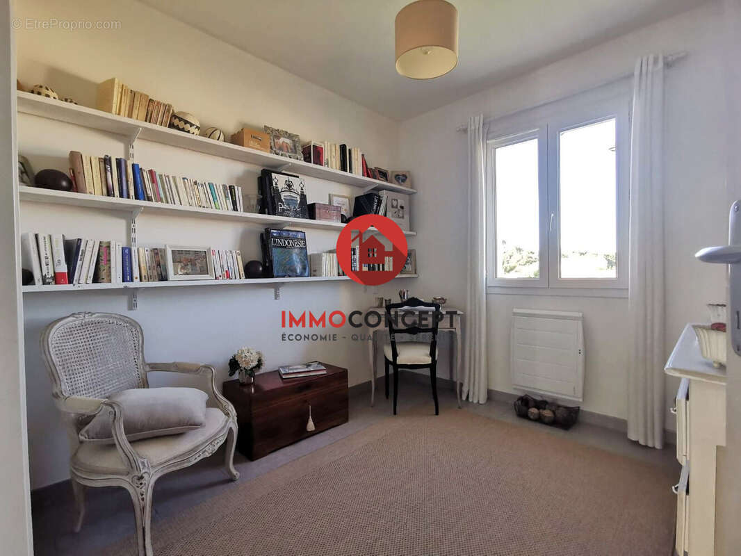 Maison à LAUDUN-L&#039;ARDOISE