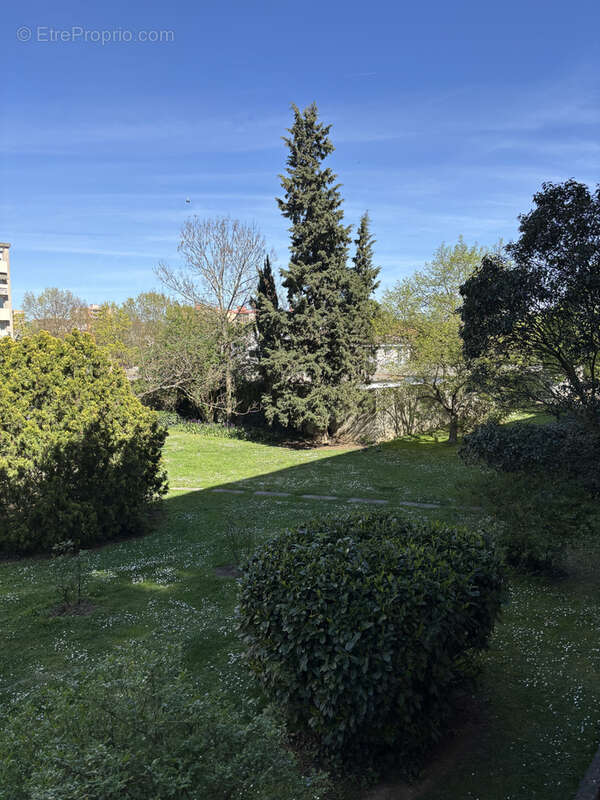 Toulouse Croix de Pierre , appartement t4 82m2 dans copropriété avec parc arboré  au 1er étage avec ascenseur - photo 2