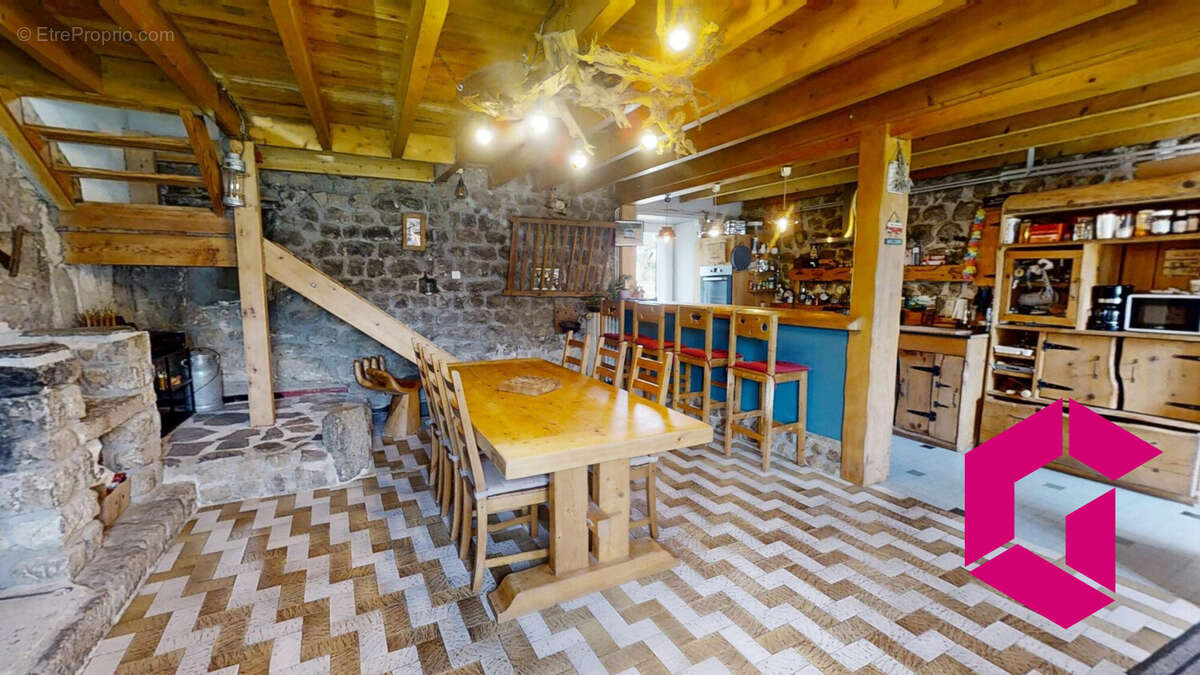 Maison à SAINT-JEURES