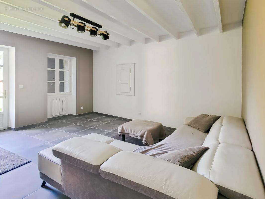 Maison à CHANOS-CURSON