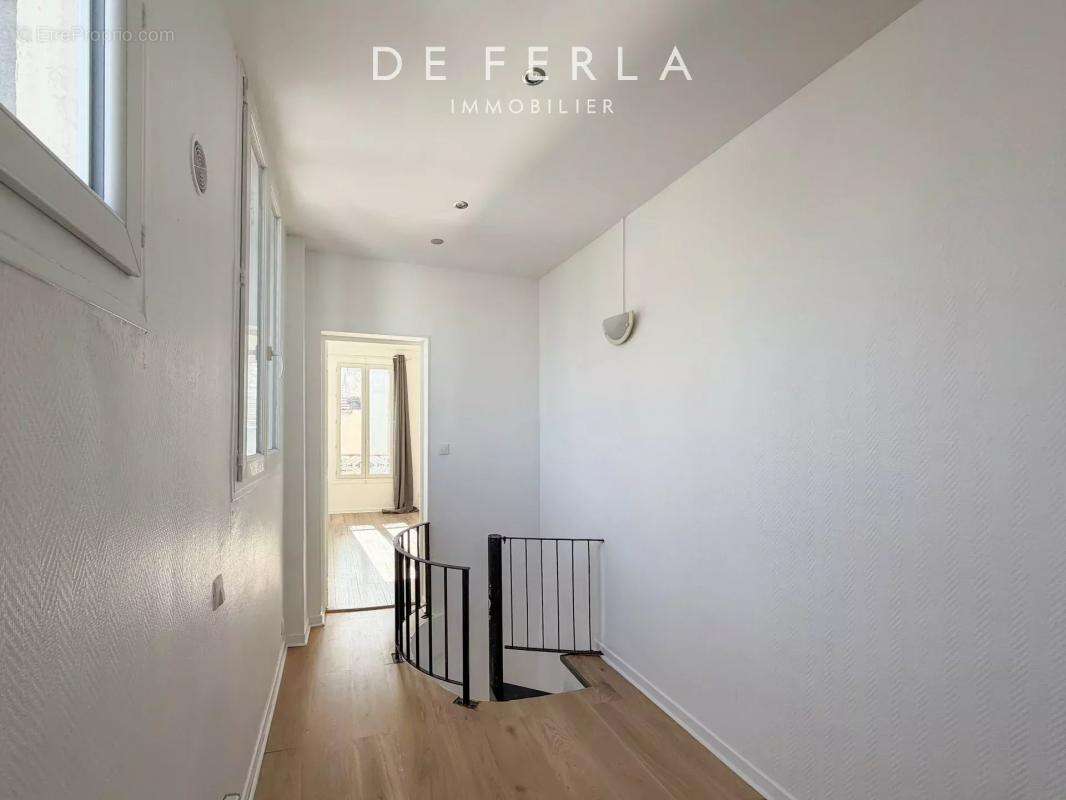 Appartement à PARIS-14E