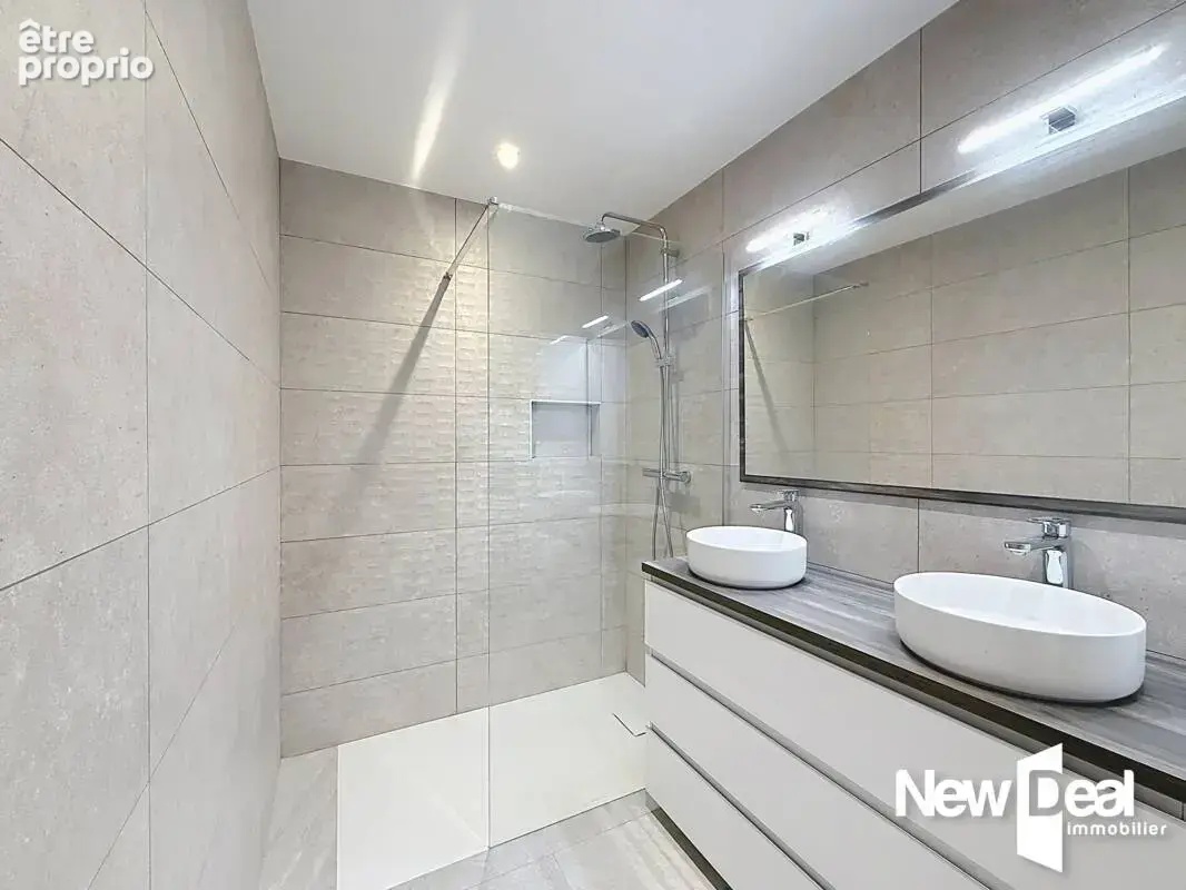 MONTAUROUX _ Appartement rénové de 112 m²,  3 chambres et terrain d'environ 800 m² - photo 8