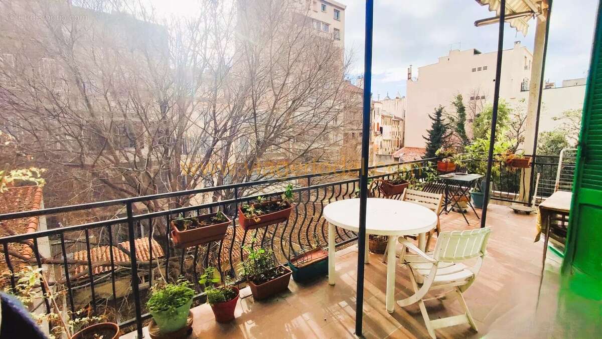 Appartement à MARSEILLE-1E
