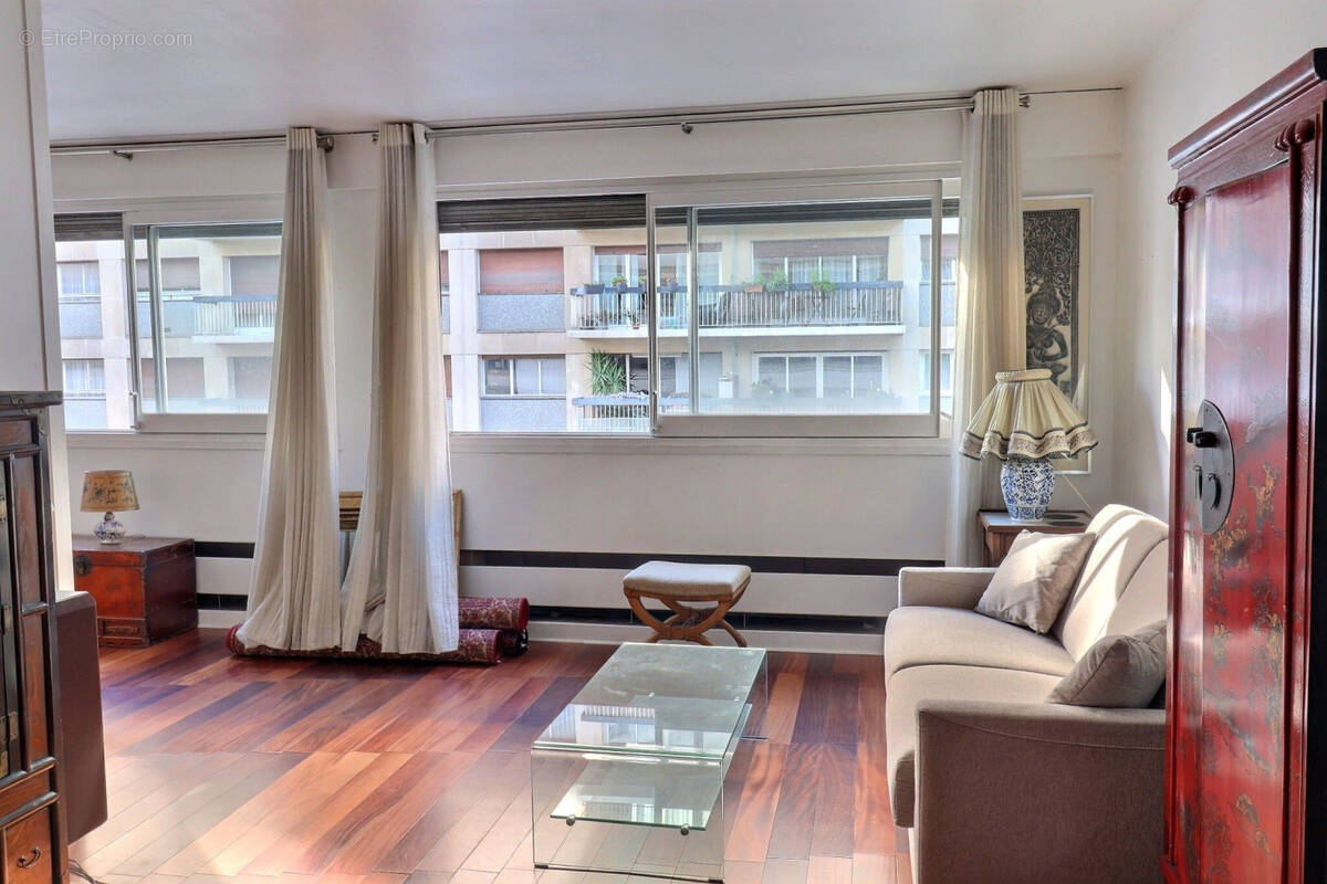 Appartement à PARIS-15E