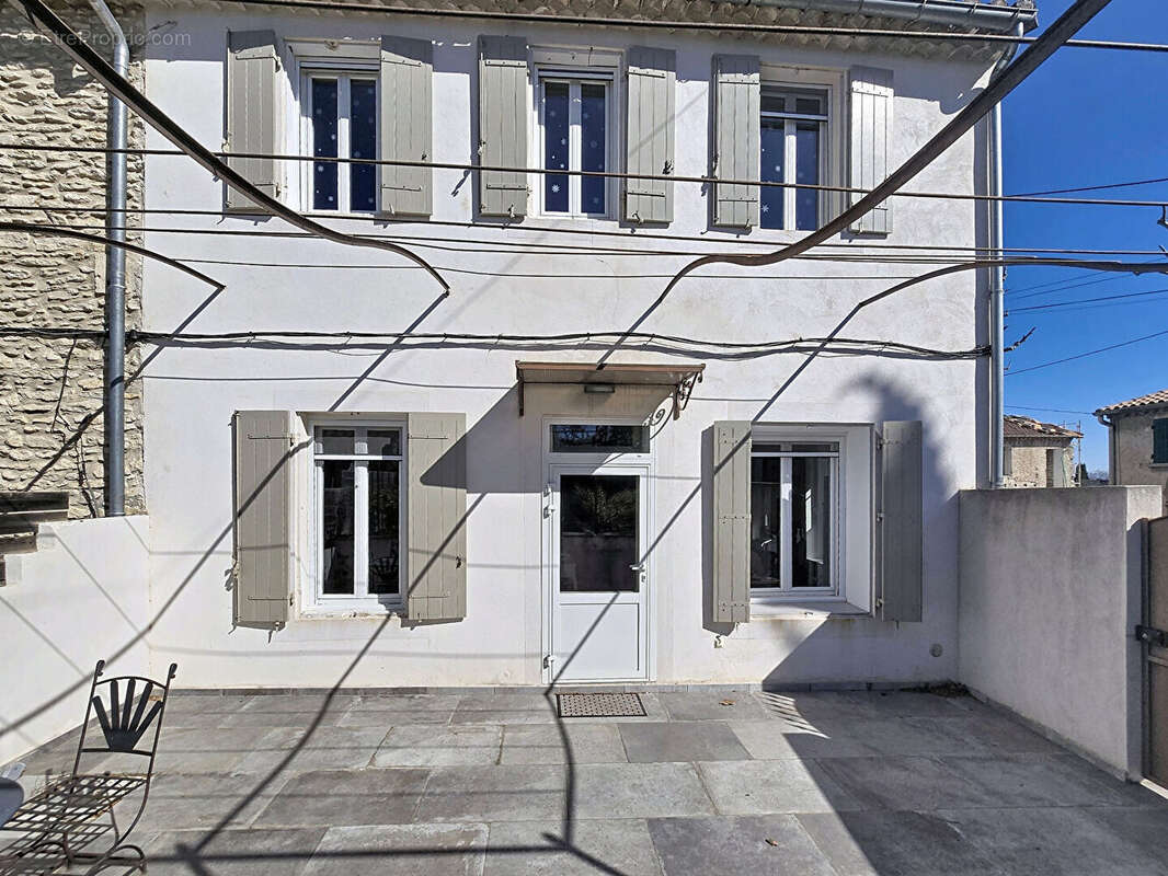Maison de ville de caractère avec jardin et stationnements privés proche centre-ville - photo 3