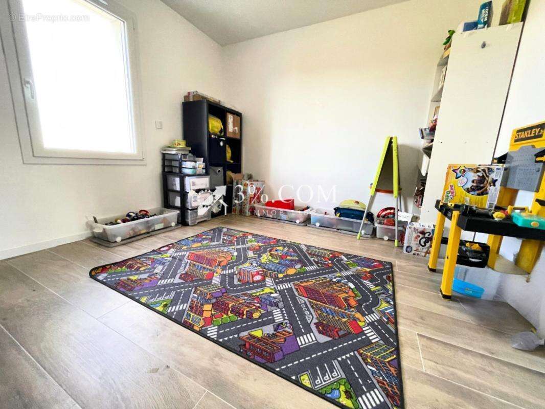 Maison à PORT-D&#039;ENVAUX