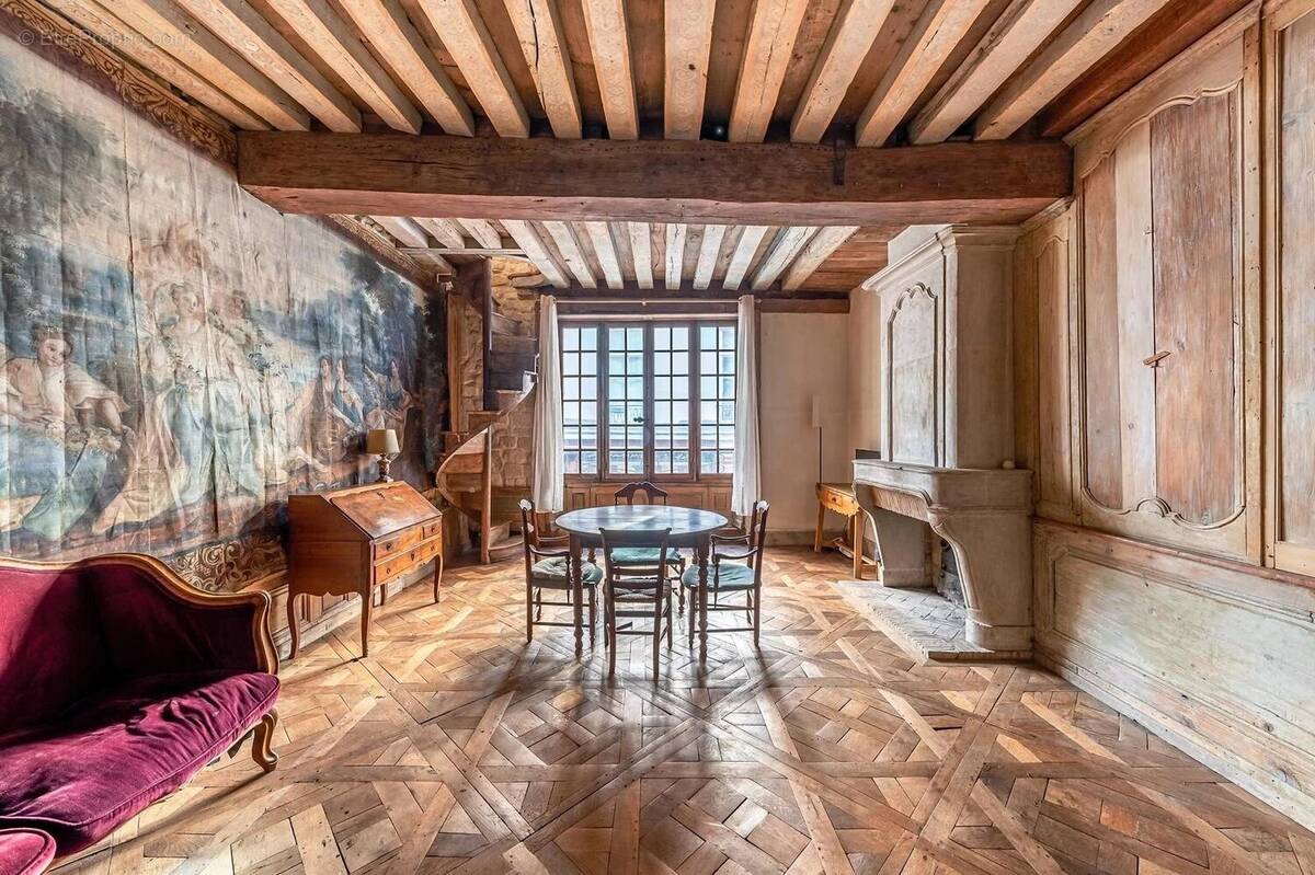 Appartement à PARIS-4E