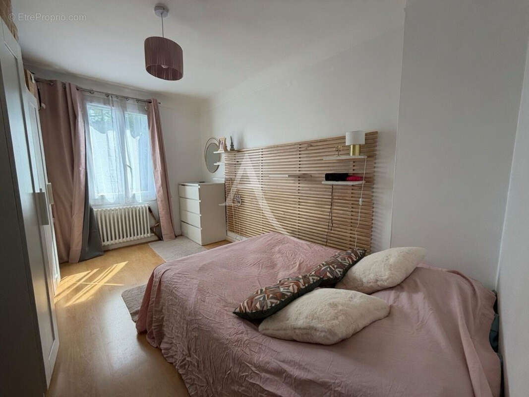 Appartement à LES PAVILLONS-SOUS-BOIS