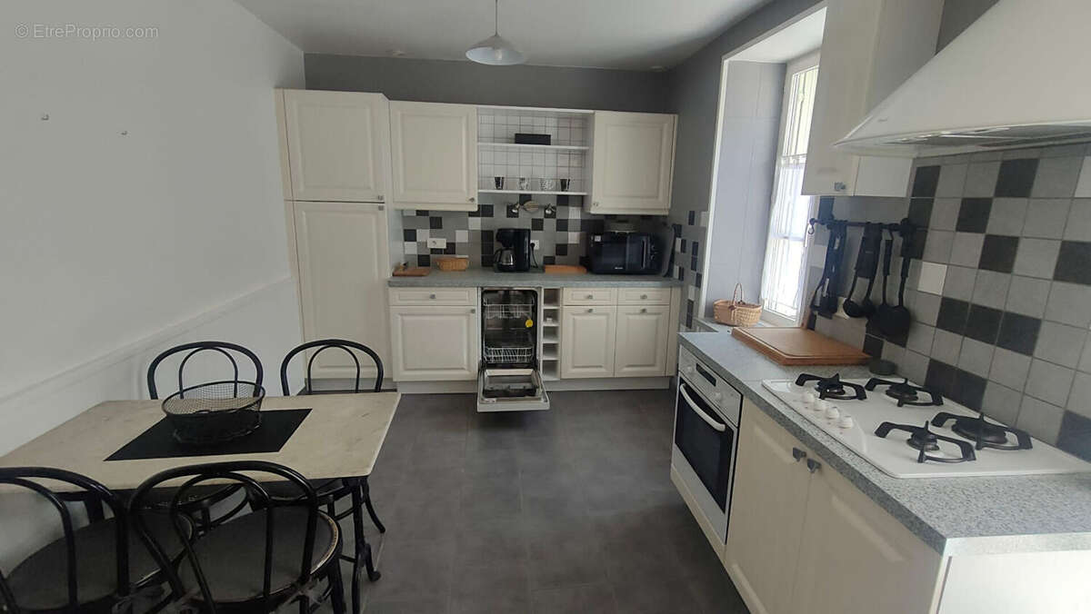 Maison à COULANGES-SUR-YONNE