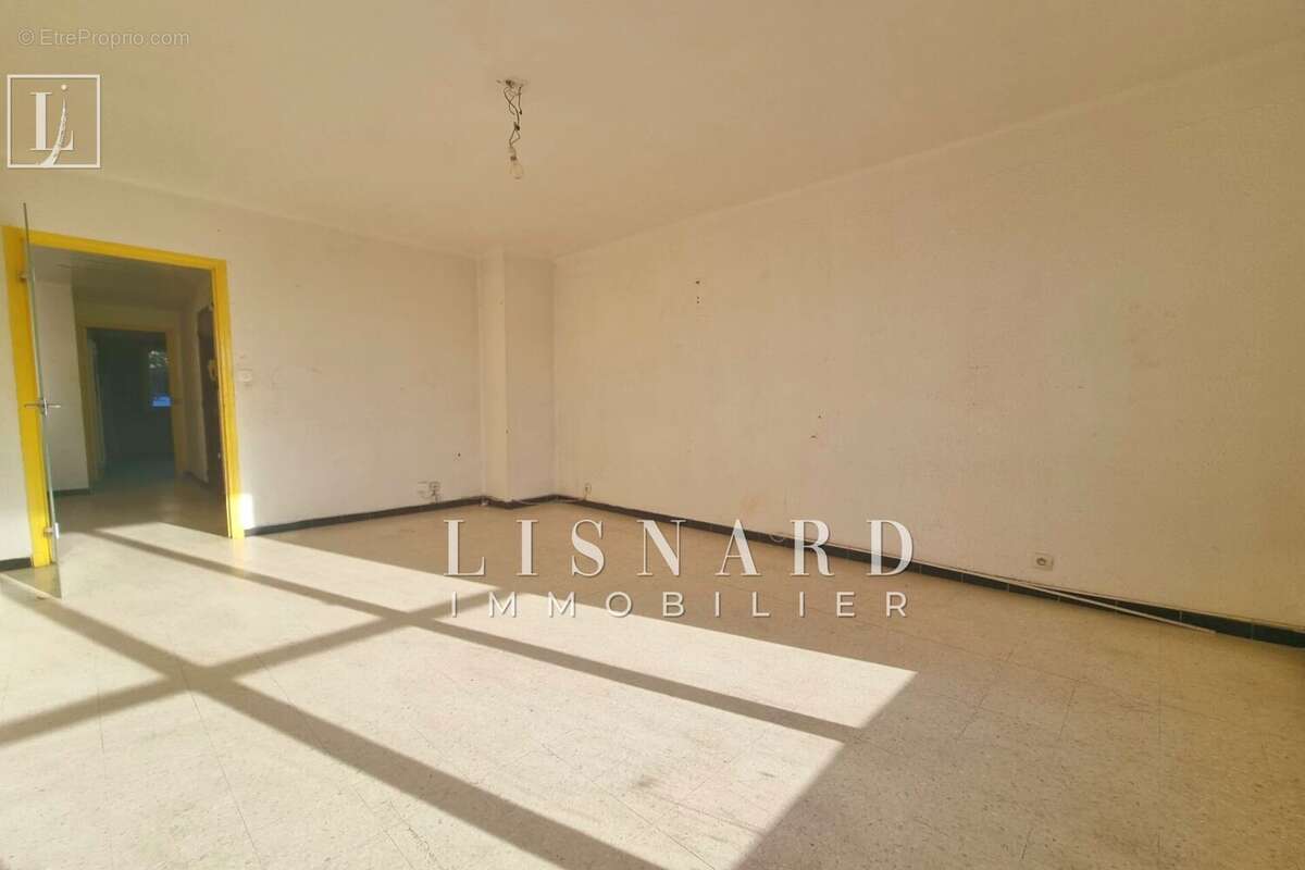 Appartement à VALLAURIS