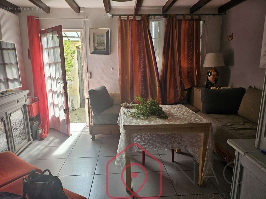 En exclusivité Charmante maison de ville - photo 4
