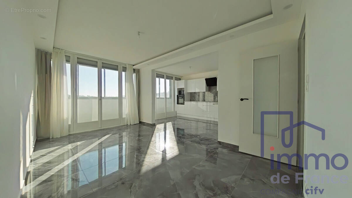 Appartement à SAINT-ETIENNE