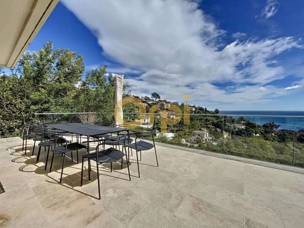 Maison à LES ISSAMBRES