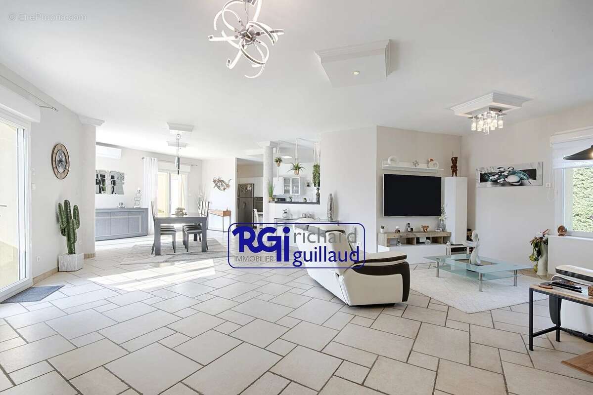 Maison à LA TOUR-DU-PIN