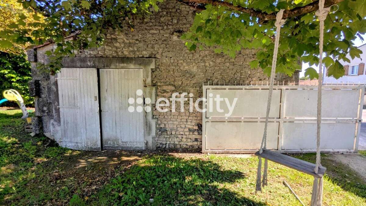 Maison à ANGEAC-CHAMPAGNE