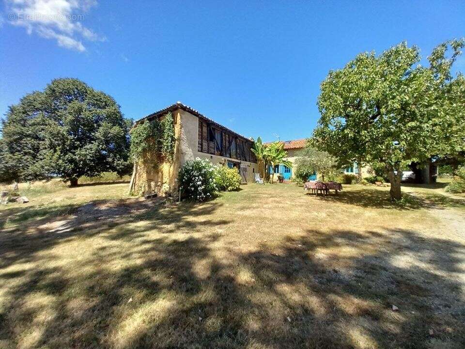 Maison 140 m² à Masseube  - photo 2