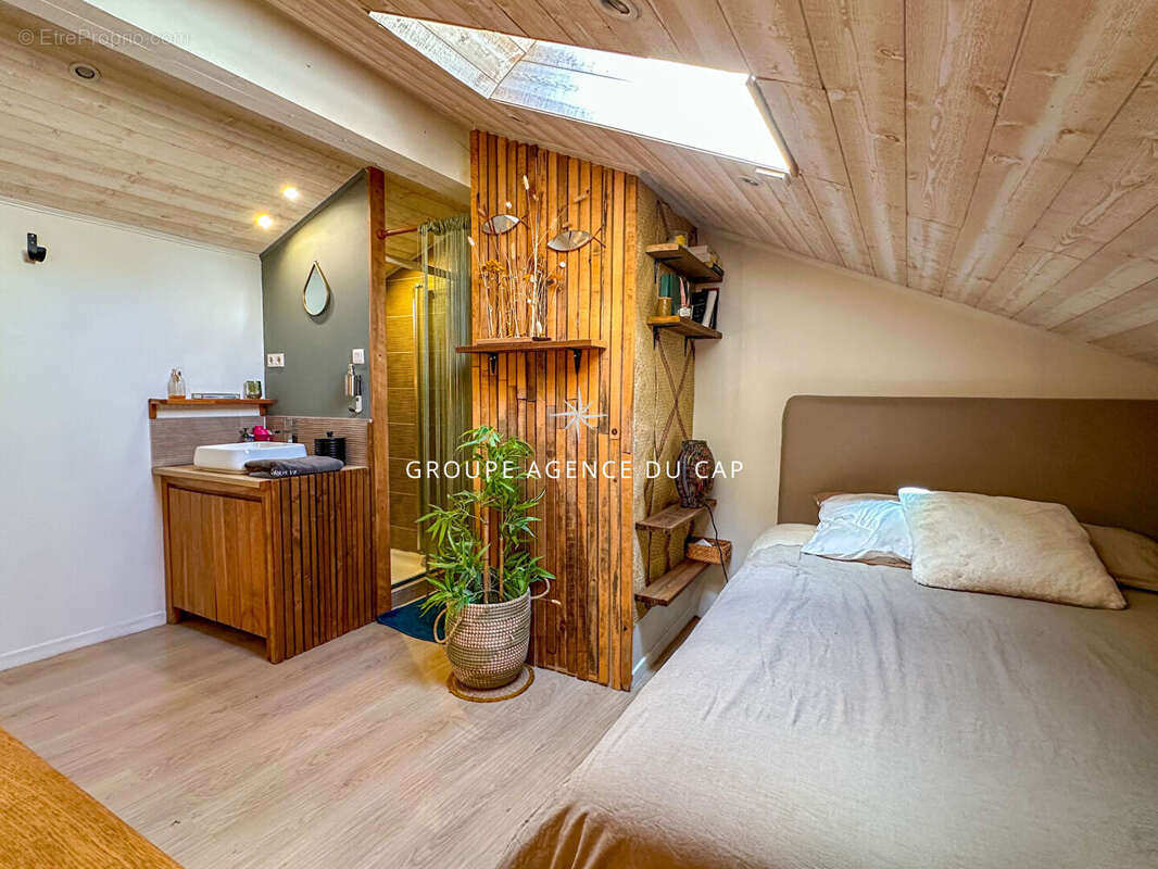 A vendre villa 168m² 5 chambres en suite appartement independant et communiquant piscine et mer a 400m, à15min a pied du centre  - photo 7