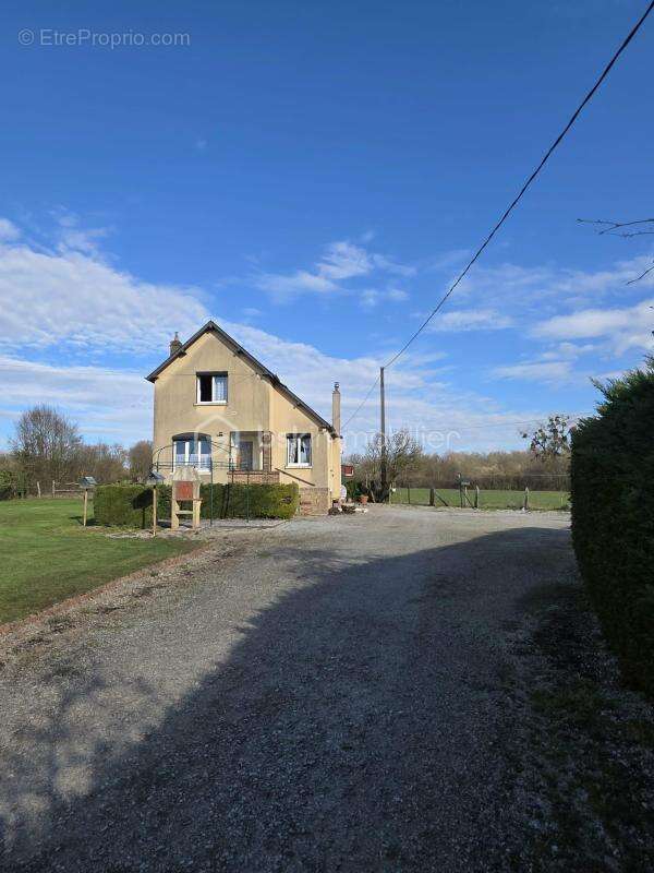 Maison à SAINTE-GAUBURGE-SAINTE-COLOMBE