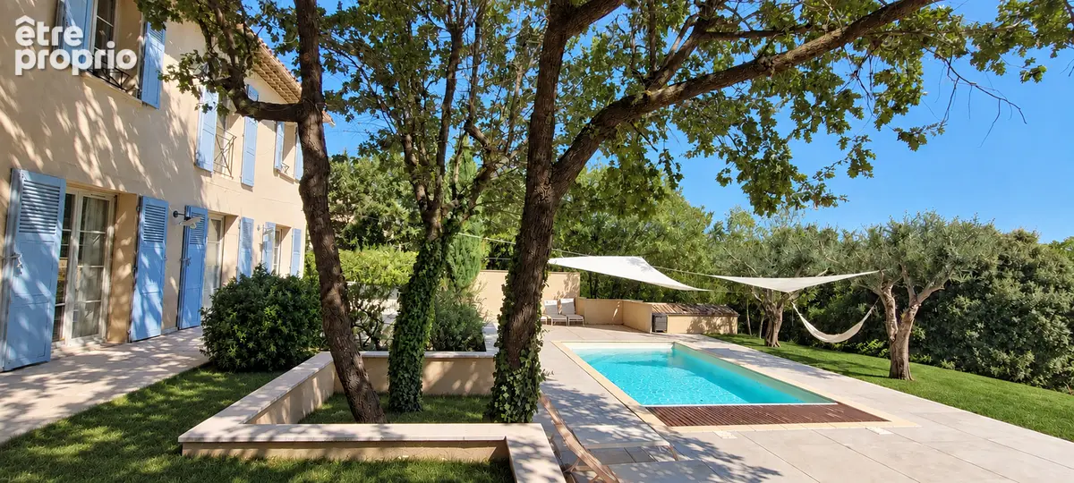 Villa type bastide  vendue meublée, Sh 192m² , terrain de 1150m² , piscine. - photo 2