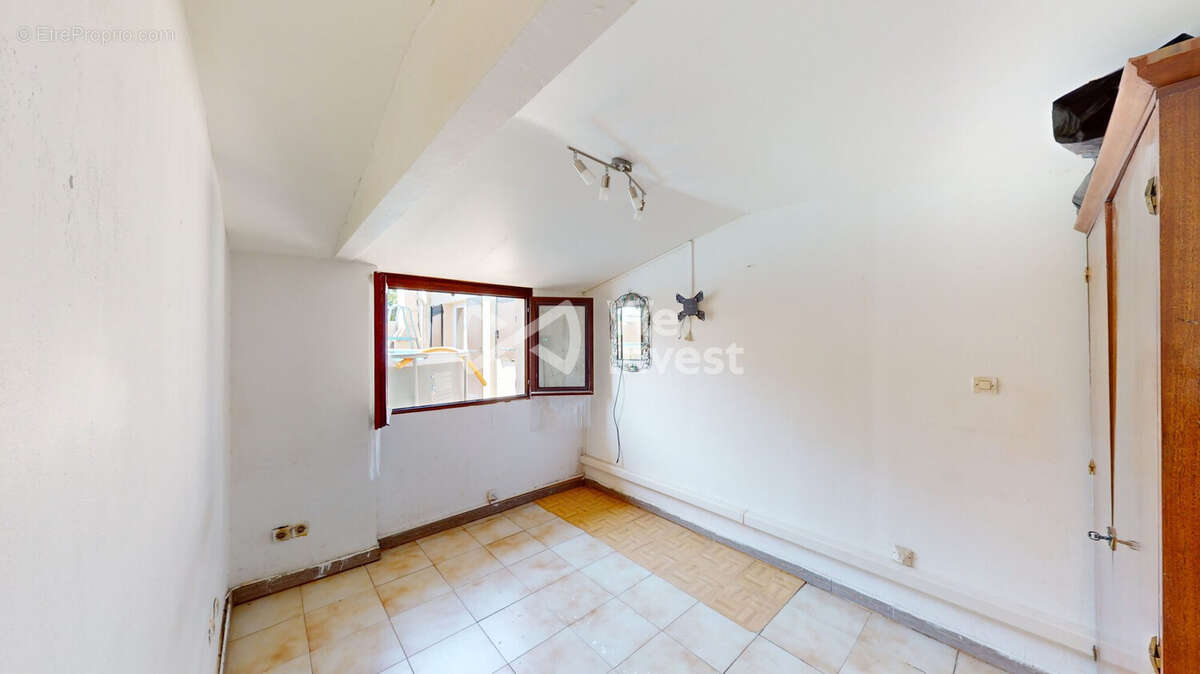 Commerce à SAINT-JEAN-DE-VEDAS