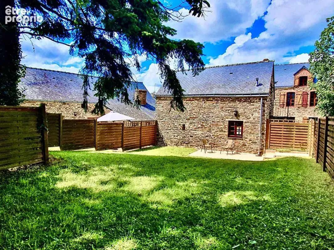 Sally HICKEY vous présente un ensemble de 4 maisons en excellent état et piscine chauffée au bourg. 12 chambres, 8 salles de bai - photo 14