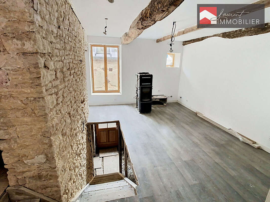 Maison de ville en pierre, 3 niveaux, 172 m² - 71260 LUGNY - photo 8