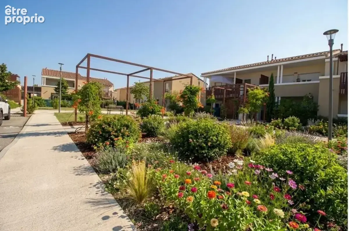 ROBION (84440) – Rare à la vente : Maison de plain-pied avec jardin, terrasse et 2 parkings au cœur du Luberon - 235.000 € - photo 3