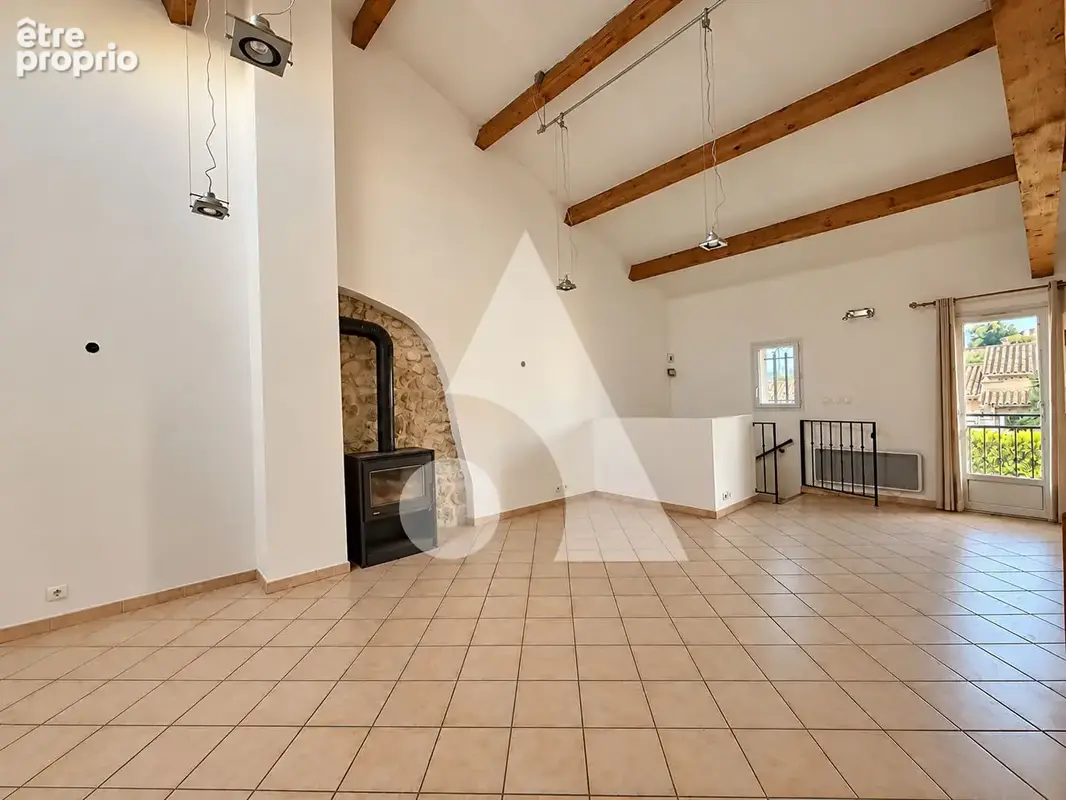 PERTUIS Maison d'env. 95m² hab avec 90m² de sous sol et 100m² de cour privative. - photo 3