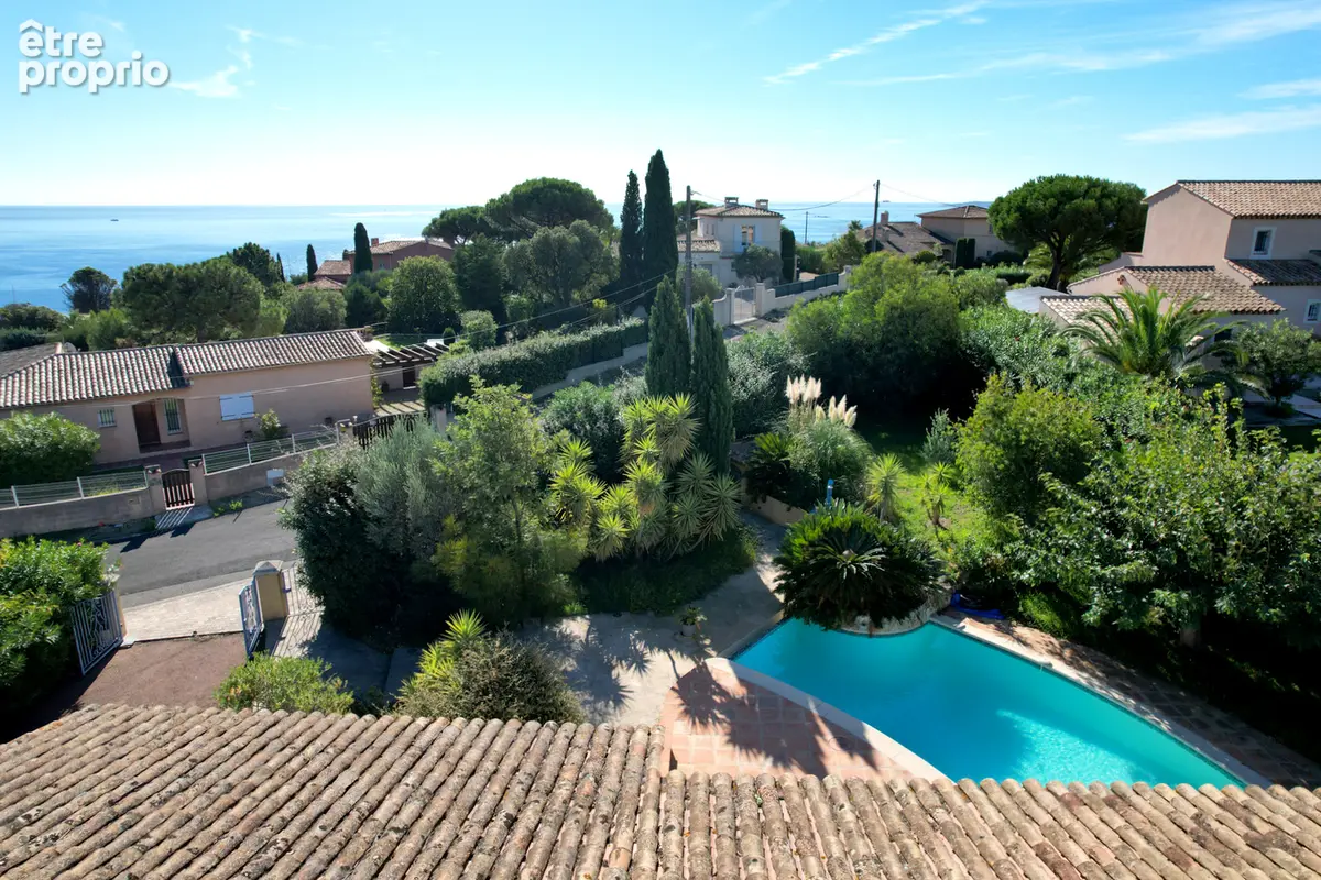 Villa provençale à vendre à Sainte Maxime, à quelques pas des plages - photo 3
