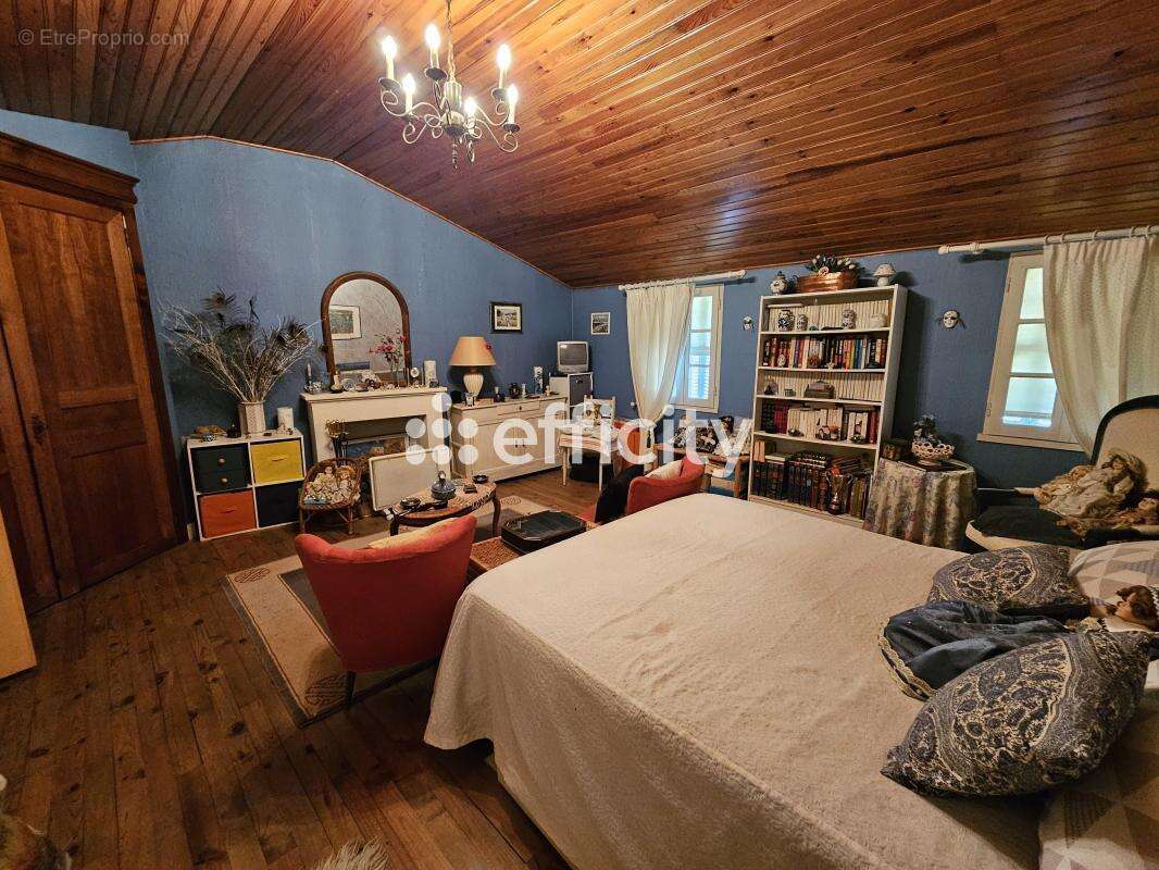 Maison à BARBEZIEUX-SAINT-HILAIRE