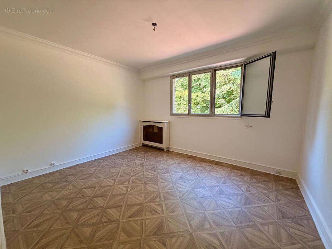 Appartement familial / LE MESNIL LE ROI - 5 pièce(s) - 122 m2 - photo 10