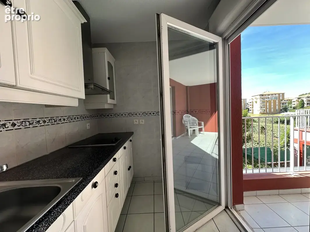 Exclusif lattes - magnifique t2 de 52m2 avec terrasse, parking et cave dans residence standing a 150m du tram - photo 6