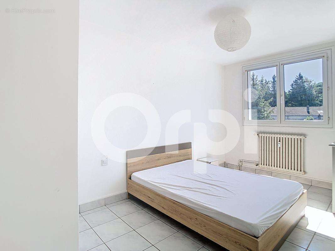 Appartement à NOTRE-DAME-DE-SANILHAC