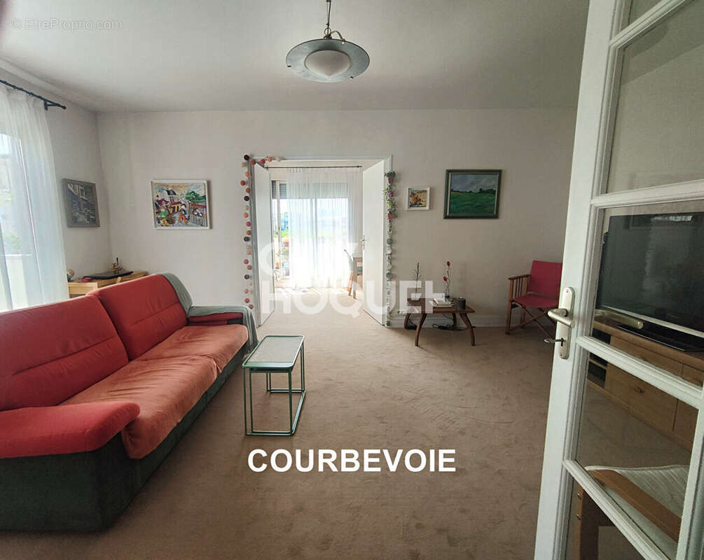 Appartement à COURBEVOIE