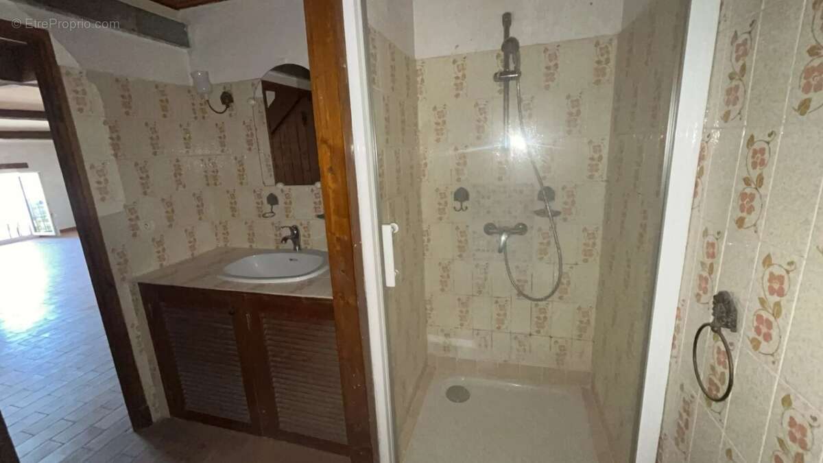 Appartement à COTIGNAC