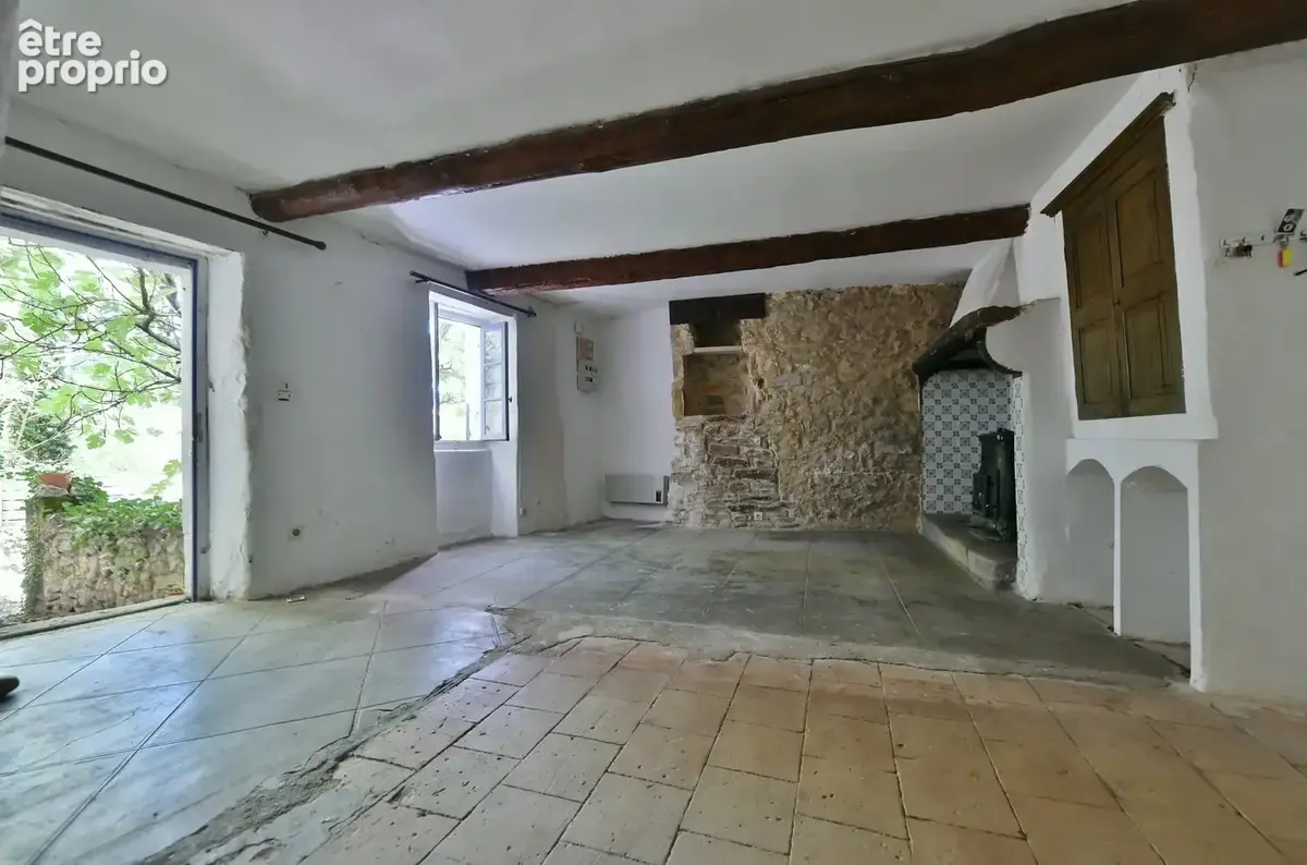 Rare à 13 km d’Uzès : Maison de village à rénover + terrain constructible indépendant - photo 2