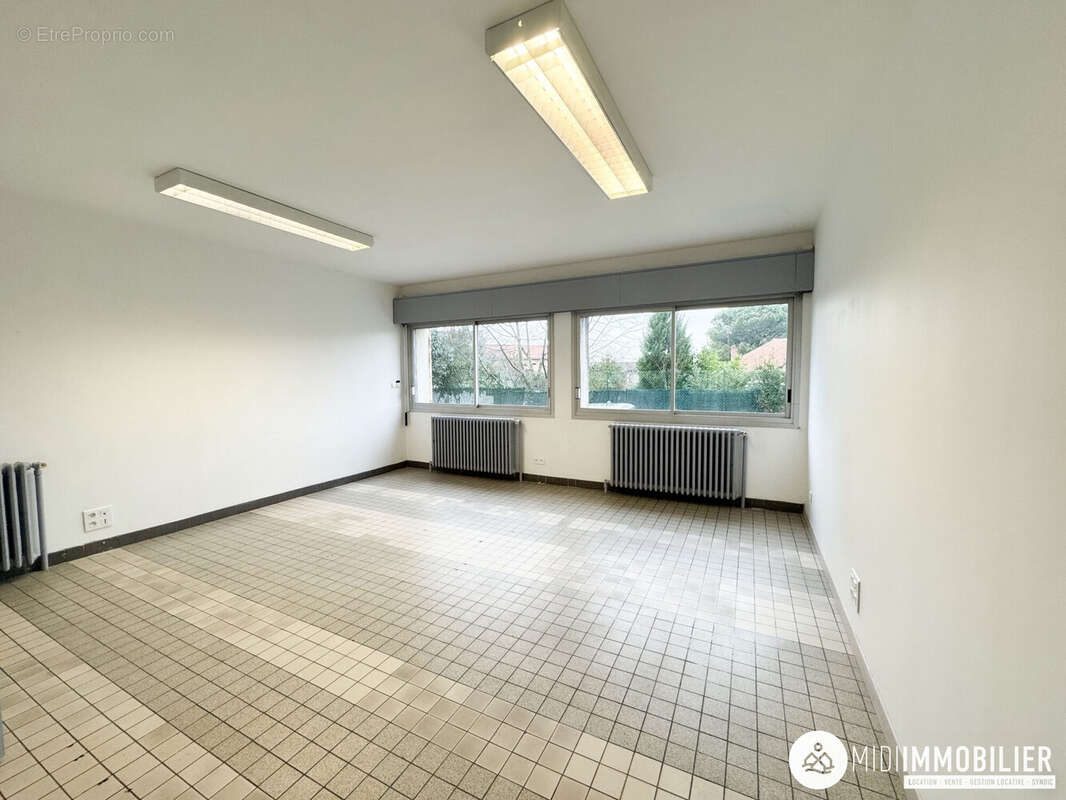 Appartement 350 m² à Saint-Juery  - photo 7